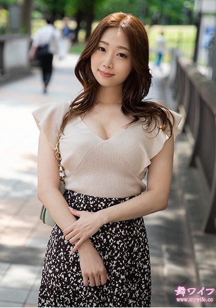 292MY-805 นักแสดงใหม่ คุณโอคุยามะทำงานเป็นพนักงานต้อนรับที่ห้างสรรพสินค้าแห่งหนึ่ง